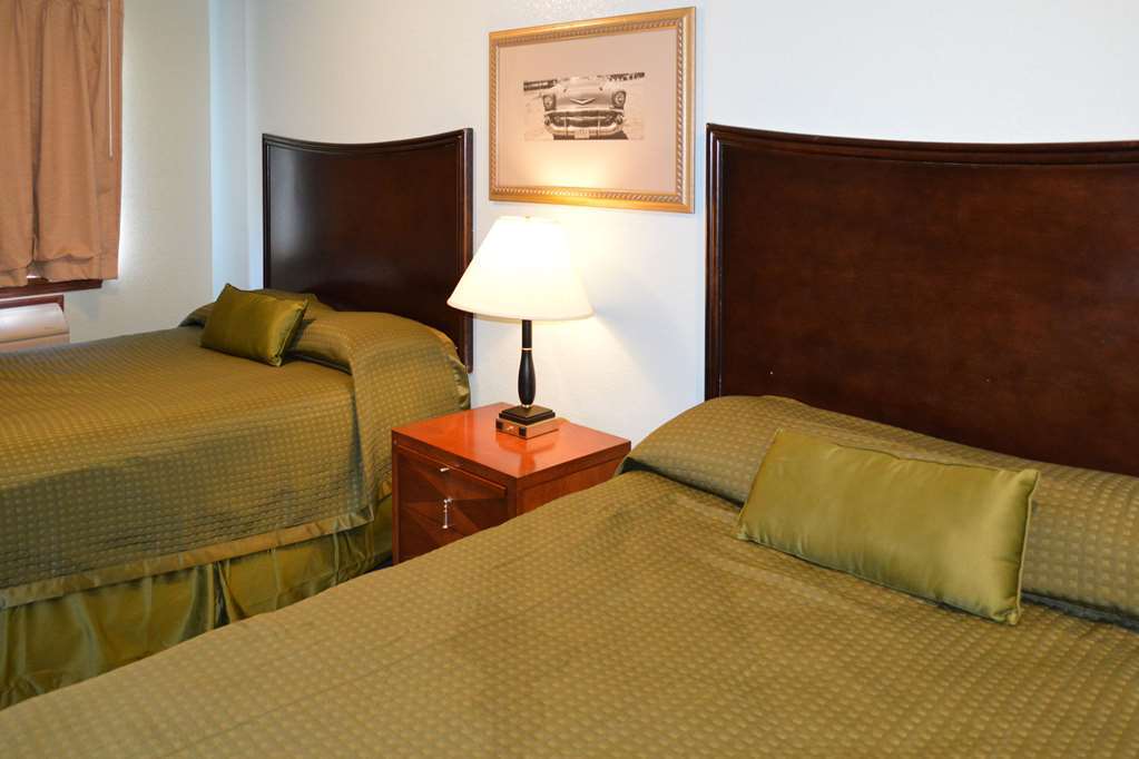 Econo Lodge Inn & Suites Auburn Room photo